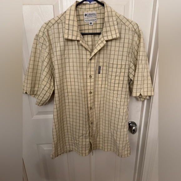 Columbia Men's Beige Checkered Button Down Shirt Size Medium - Picture 1 of 3